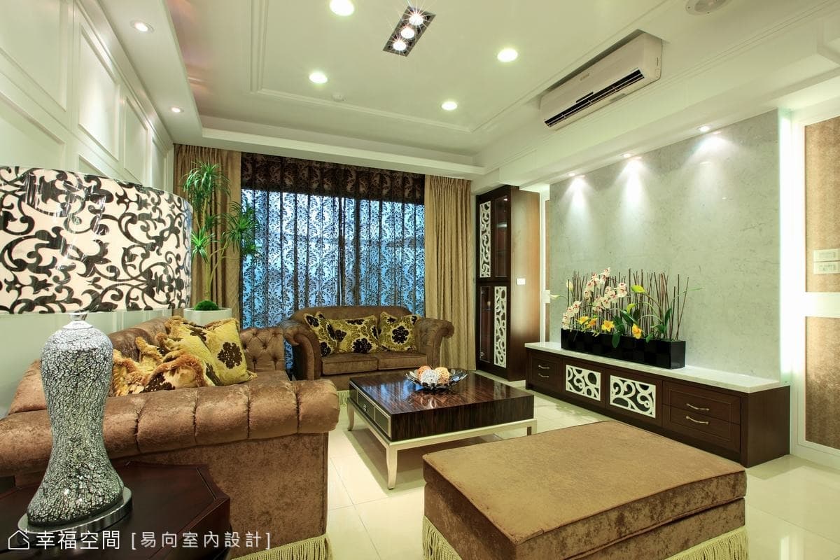客廳望向玄關