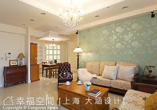客廳望向餐廳