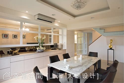 餐廳望向客廳