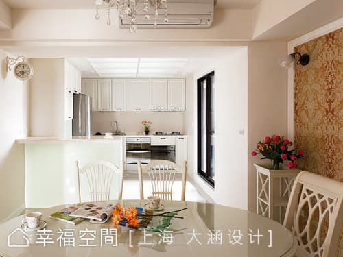 餐廳望向廚房