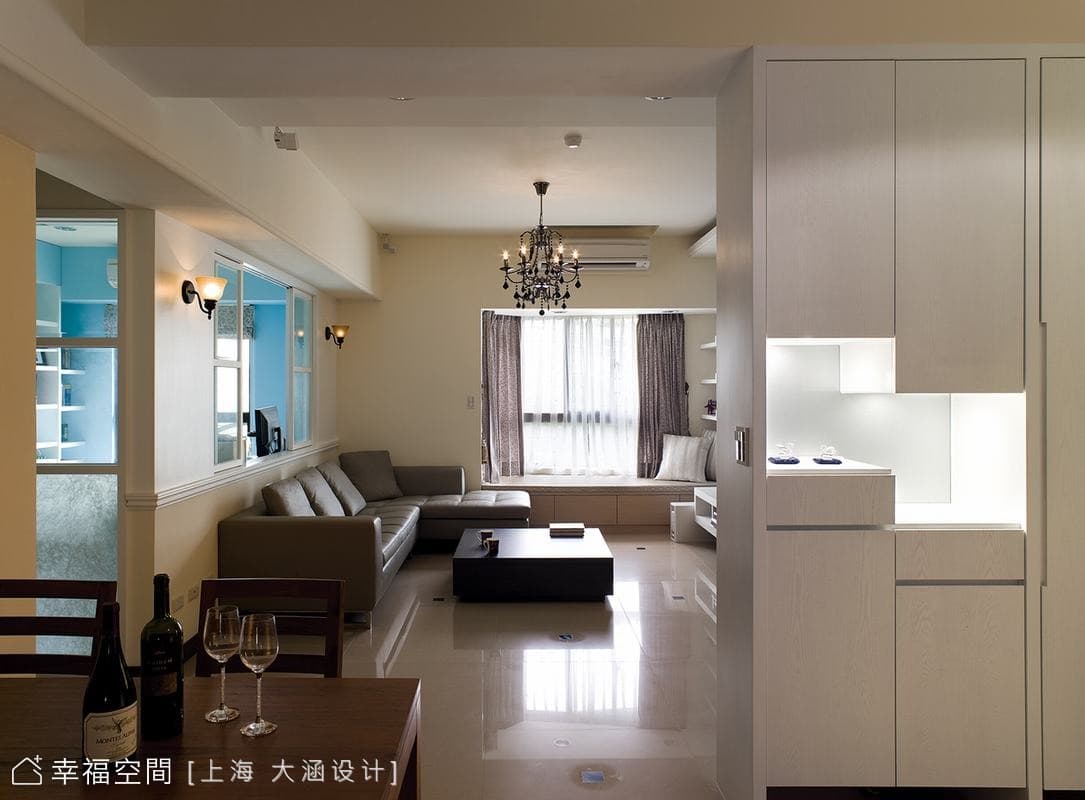 餐廳望向廚房