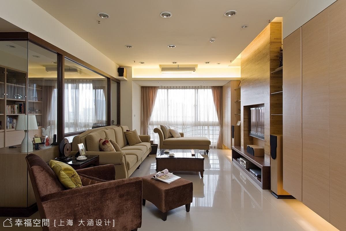 玄關望向客廳