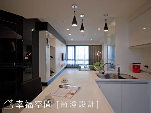 廚房望向客廳