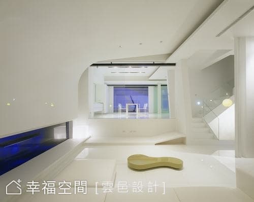 客廳望向餐廳