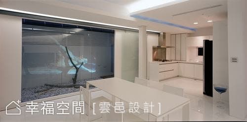 餐廳望向廚房