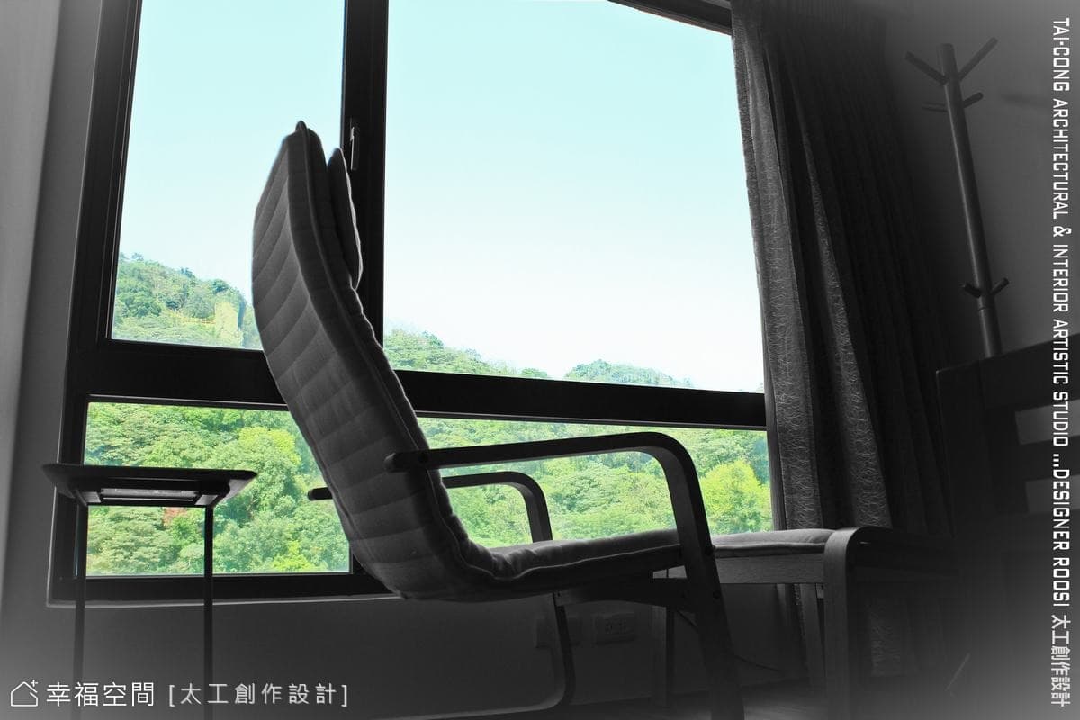 主臥窗前休憩區