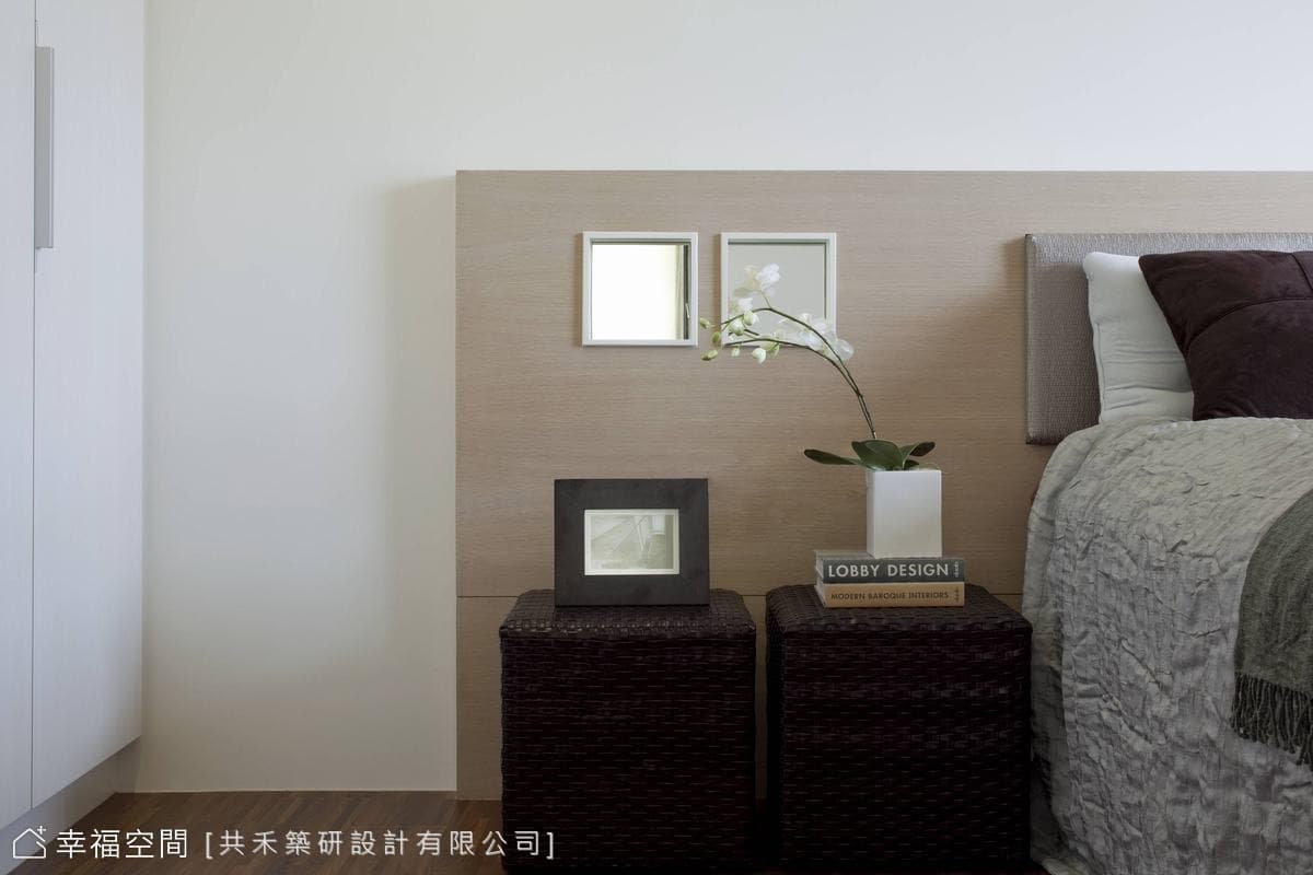 主臥床頭