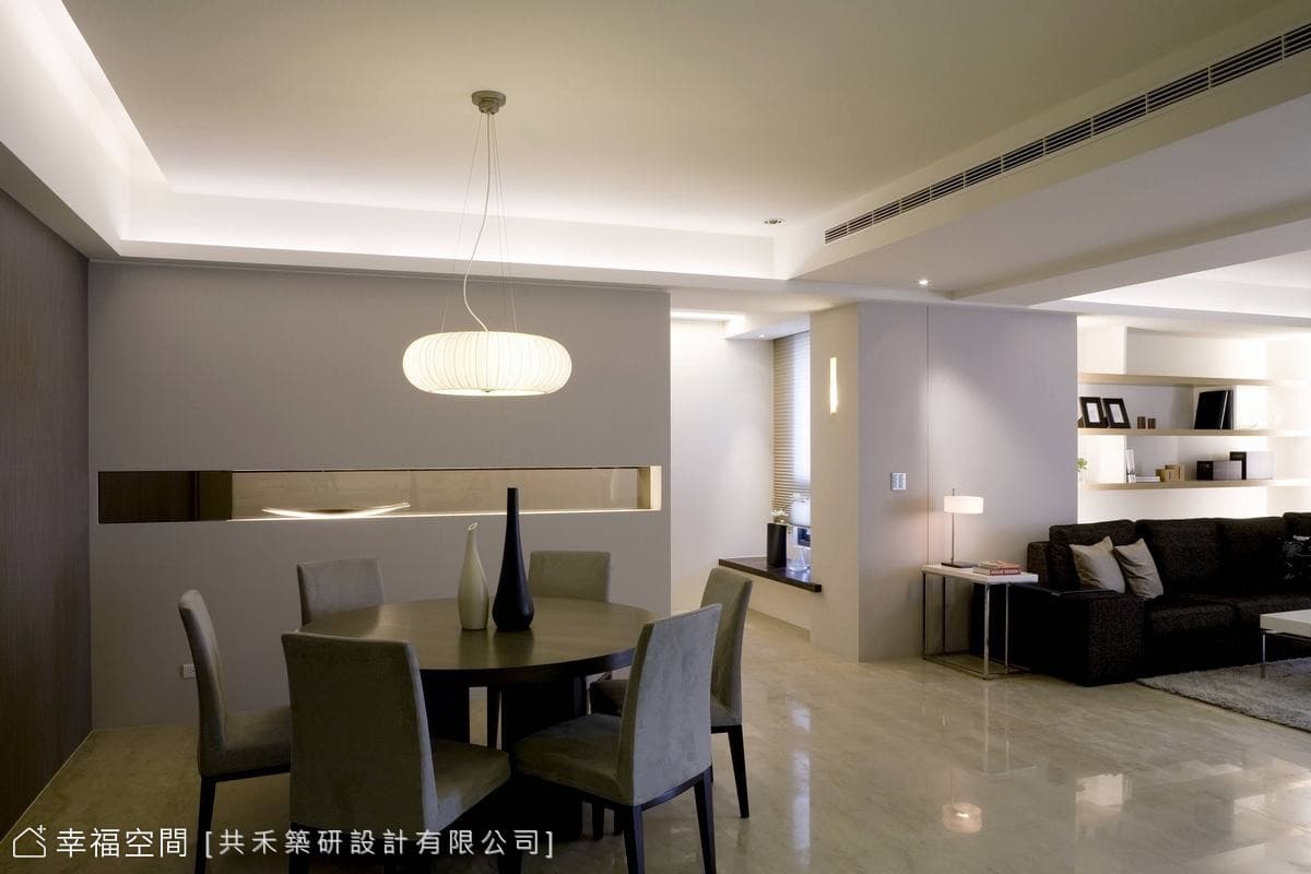 餐廳望向玄關