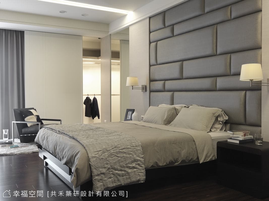 主臥床頭