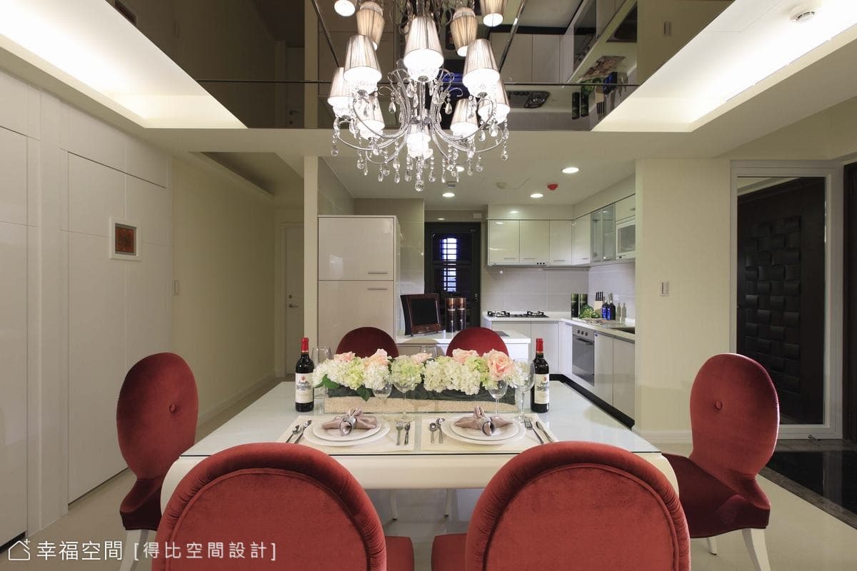 餐廳望向廚房