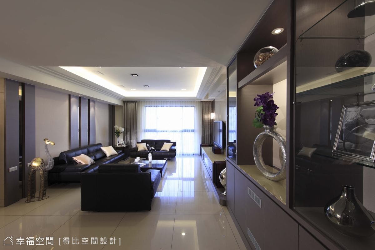 玄關望向客廳