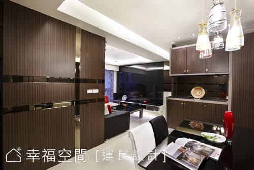 餐廳望向客廳