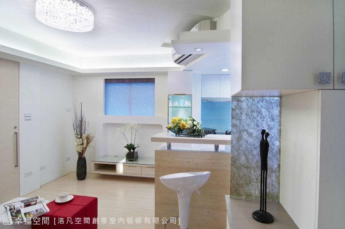 玄關望向客廳