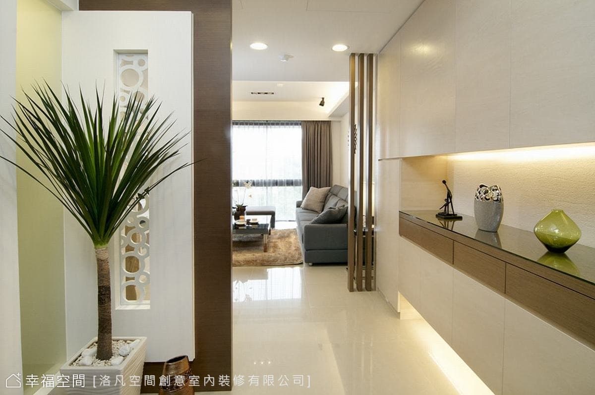 玄關望向室內