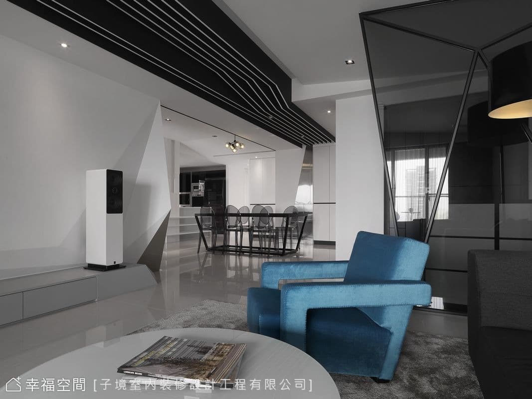 白色的異想空間。 White whimsical space.