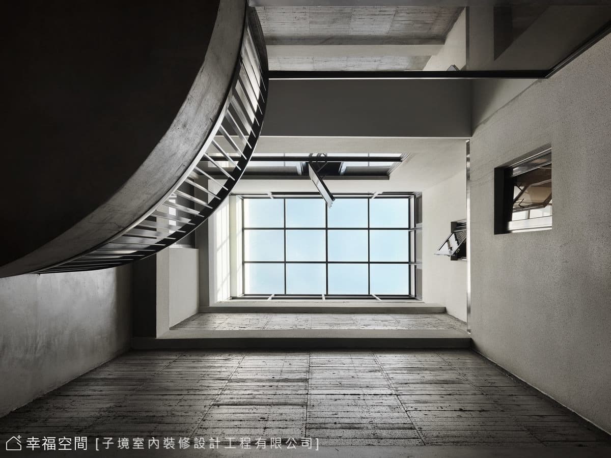微光天井 自地自建溫潤木質調工業風別墅│50坪
