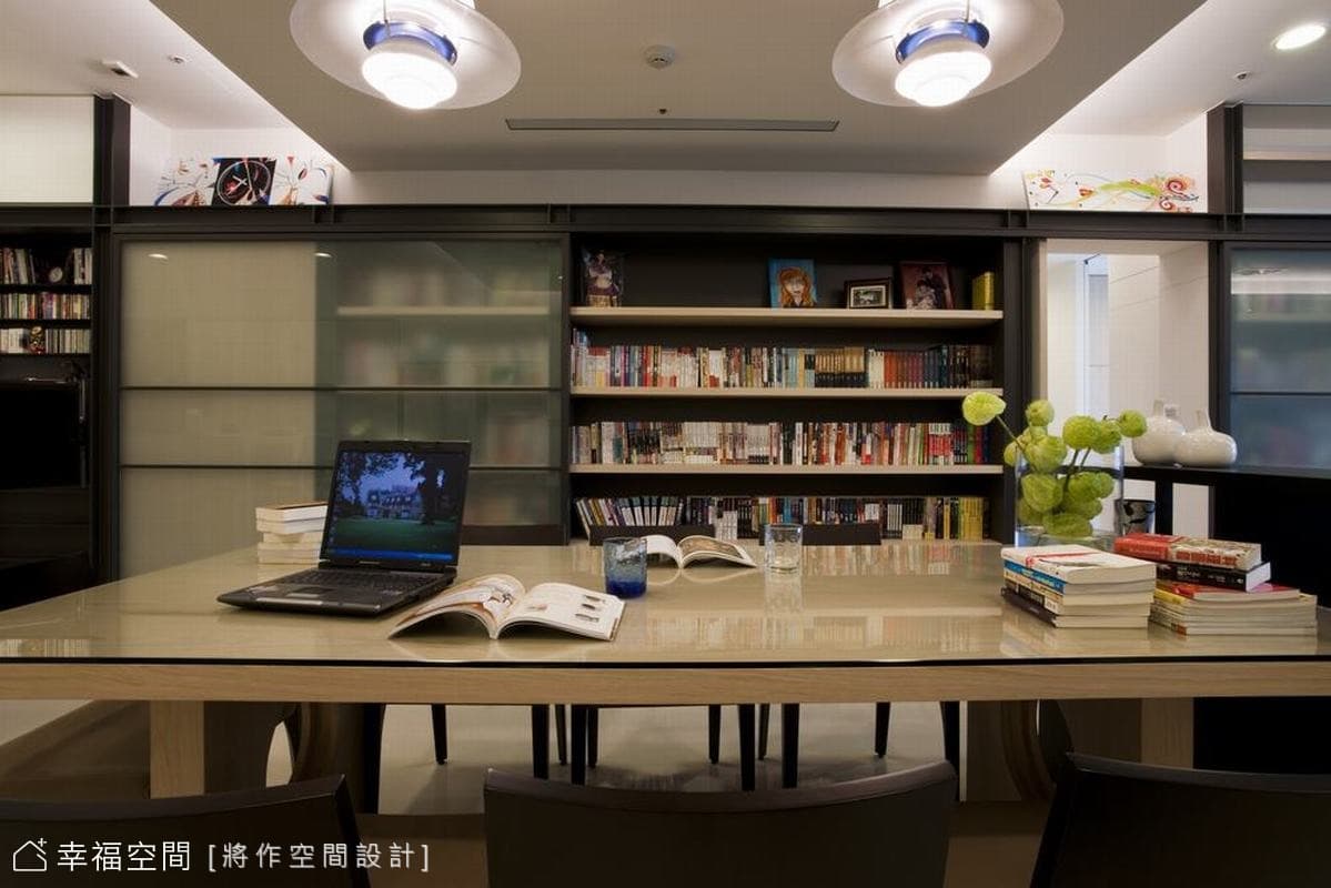 餐桌兼具閱讀區