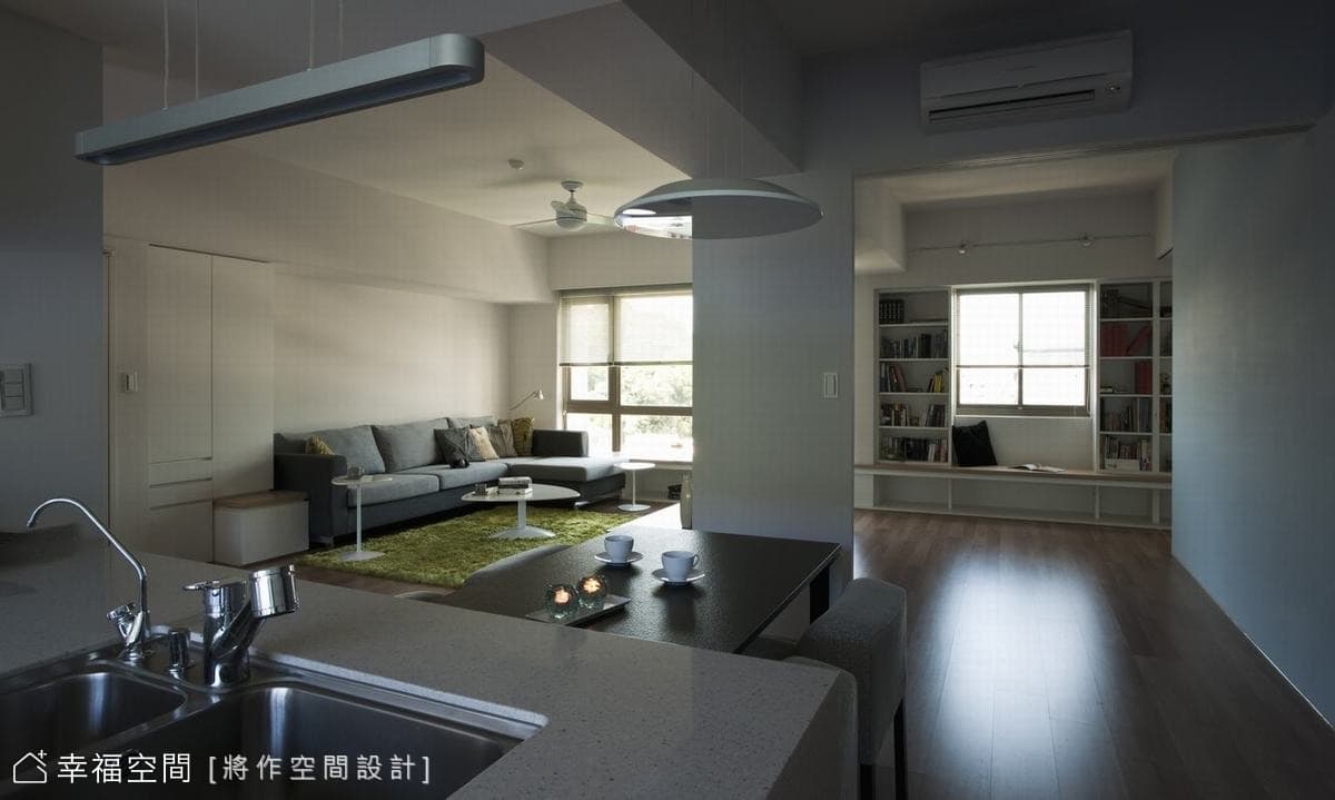 廚房望向客廳