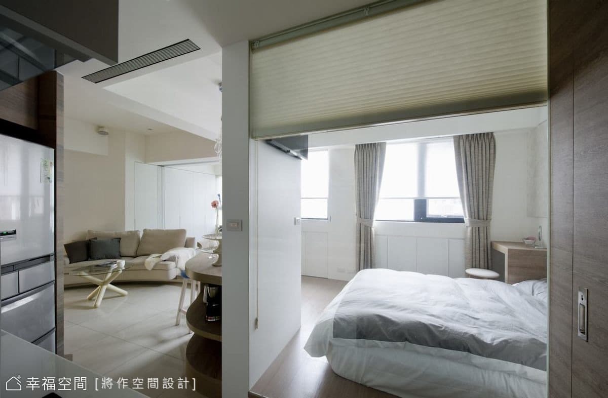 廚房望向客廳