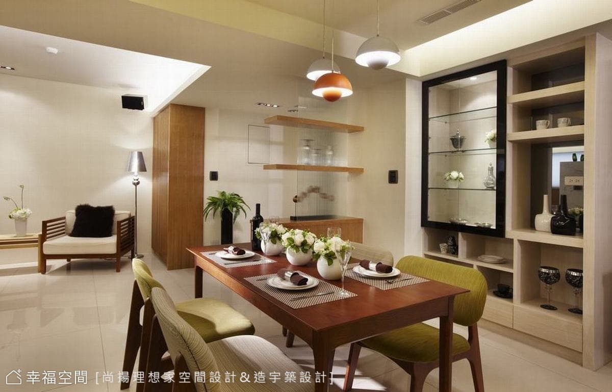 餐廳望向玄關