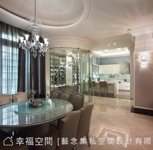 餐廳望向廚房