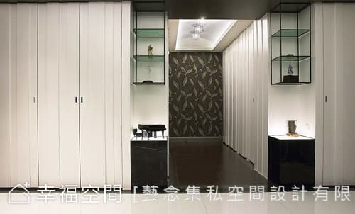 白色  優雅而絕對大器表情