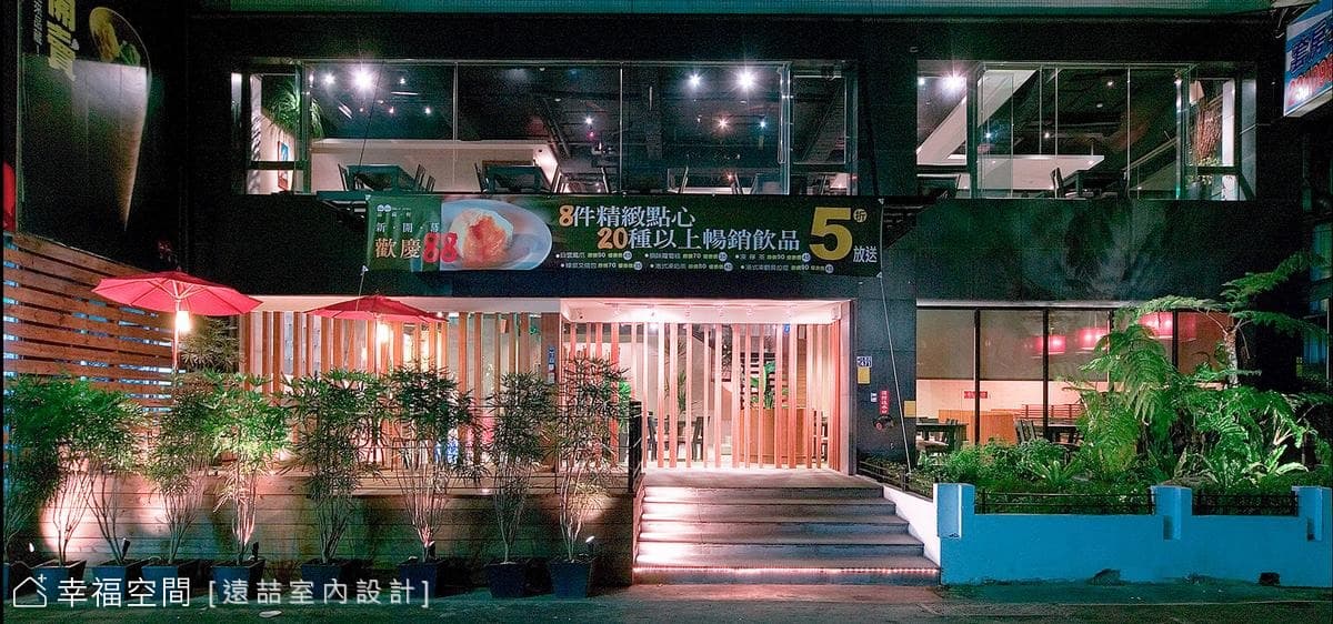 店門外