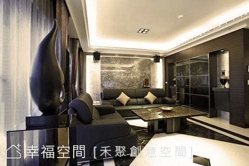 客廳望向玄關