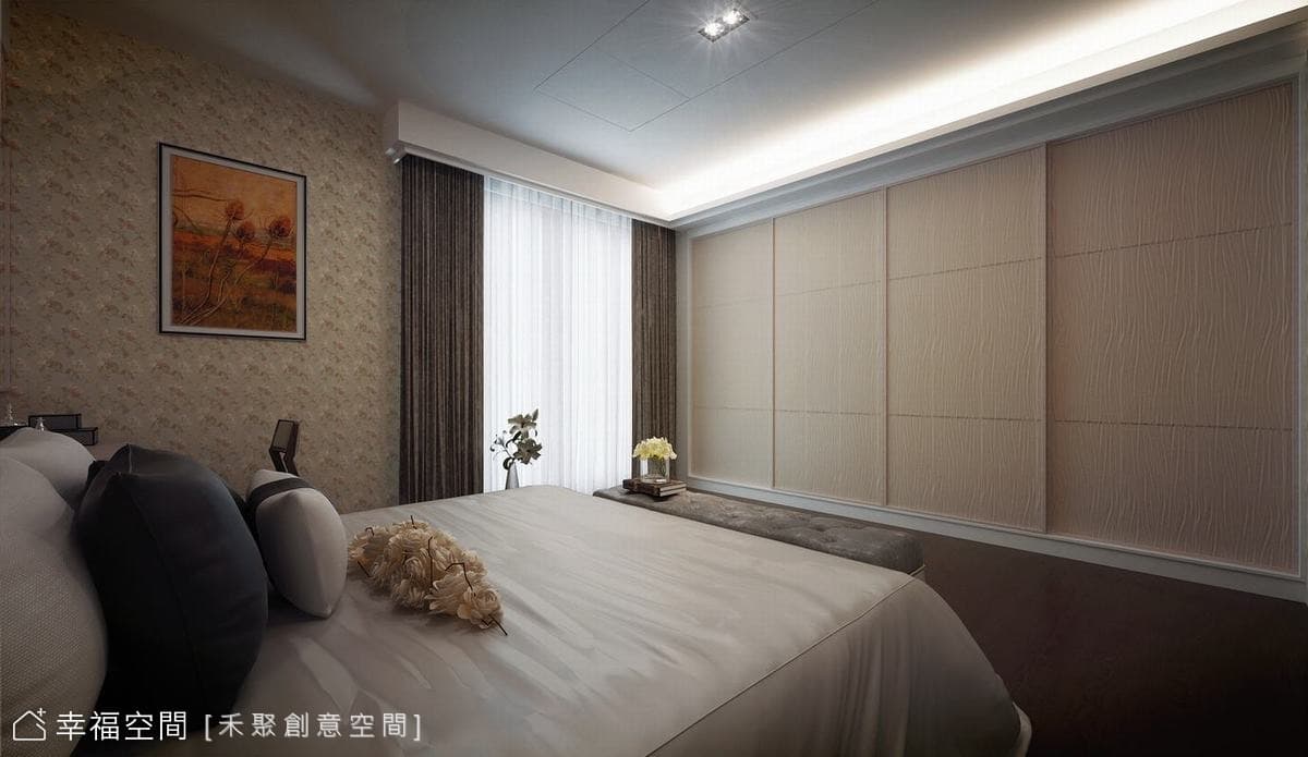 主臥床尾