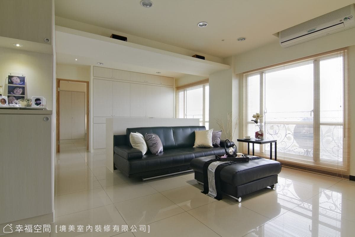 玄關望向客廳