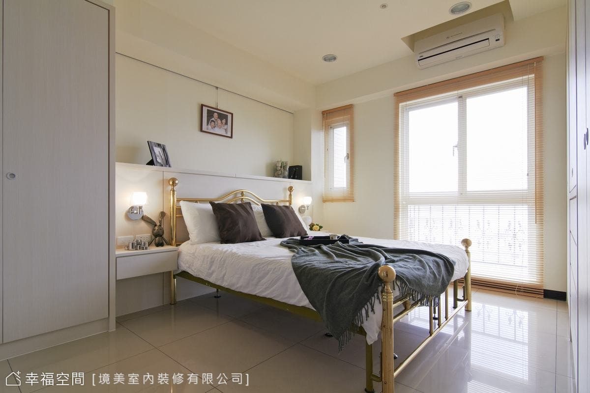 主臥床頭