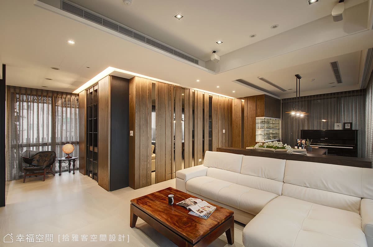 斜屋頂下的類休閒風景