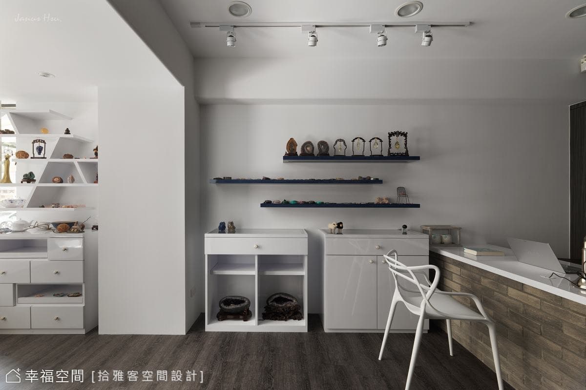 白色展示牆