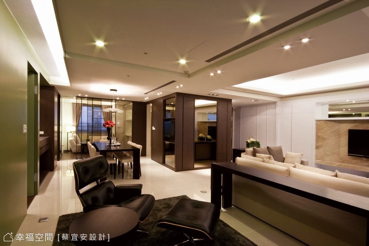 視聽室望向室內