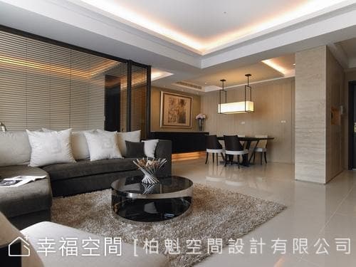 客廳望向餐廳