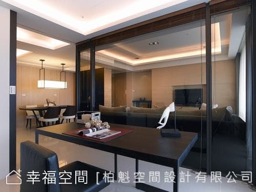 書房望向客廳