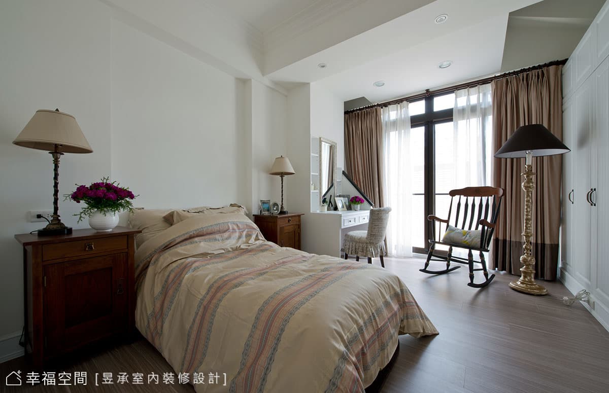 美式電影場景重現 鄰近森林的透天別墅