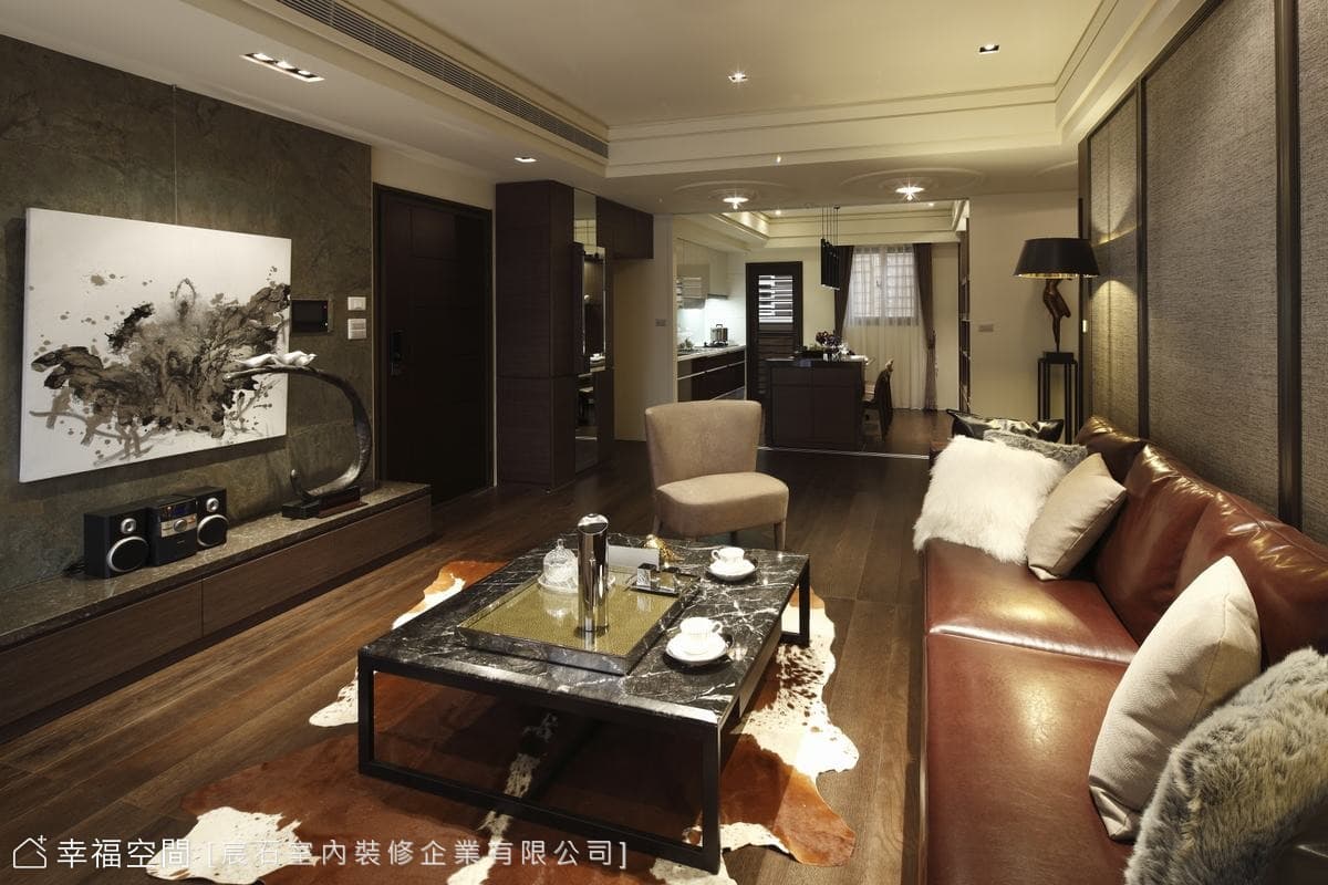 客廳望向餐廳