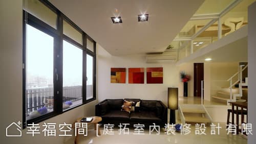 懸浮光帶勾勒精采挑高小豪宅
