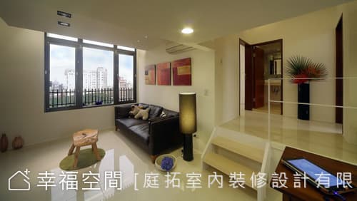 餐廳望向客廳