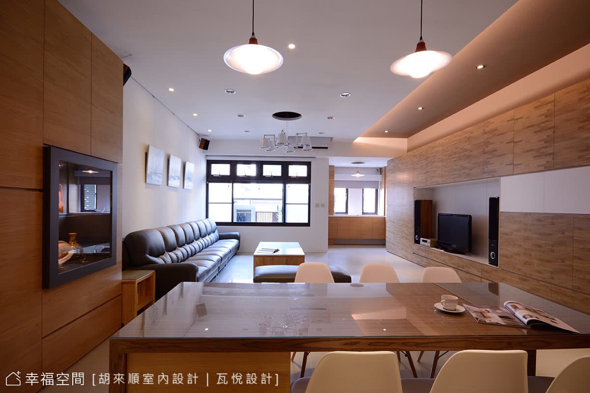 餐廳望向客廳