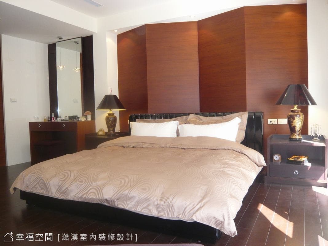 主臥化妝檯