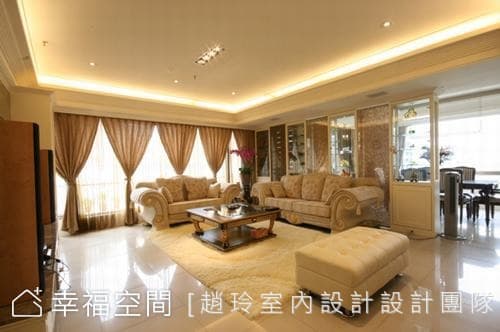 客廳望向餐廳