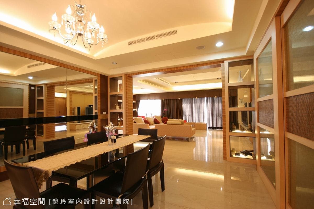 餐廳望向客廳