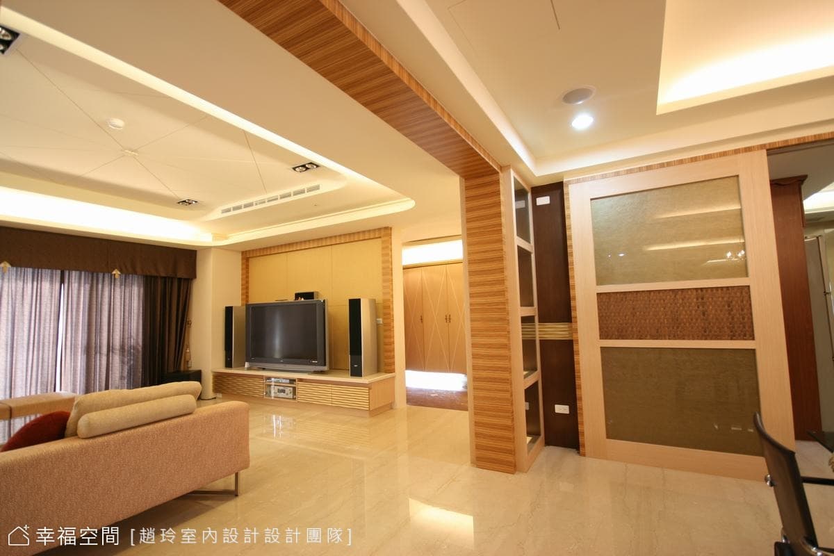 餐廳望向玄關