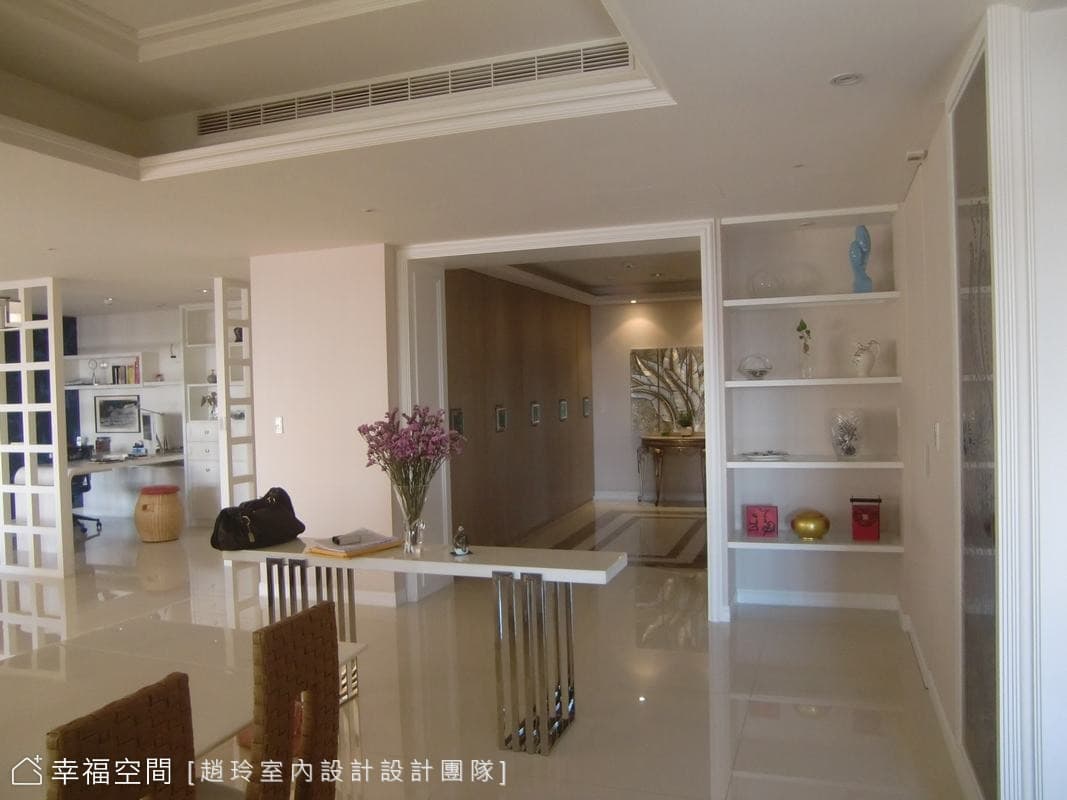 餐廳望向玄關