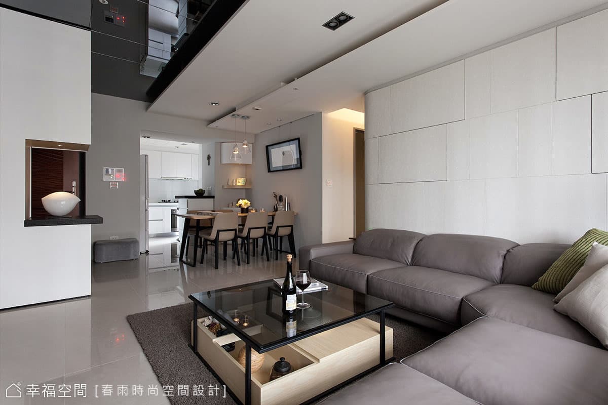 客廳望向餐廳