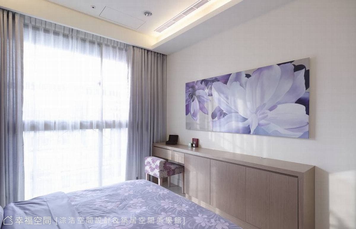 主臥梳妝檯