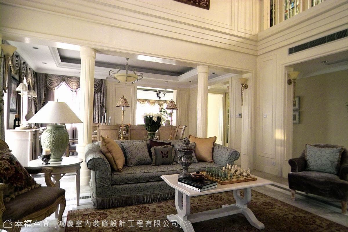 客廳望向餐廳