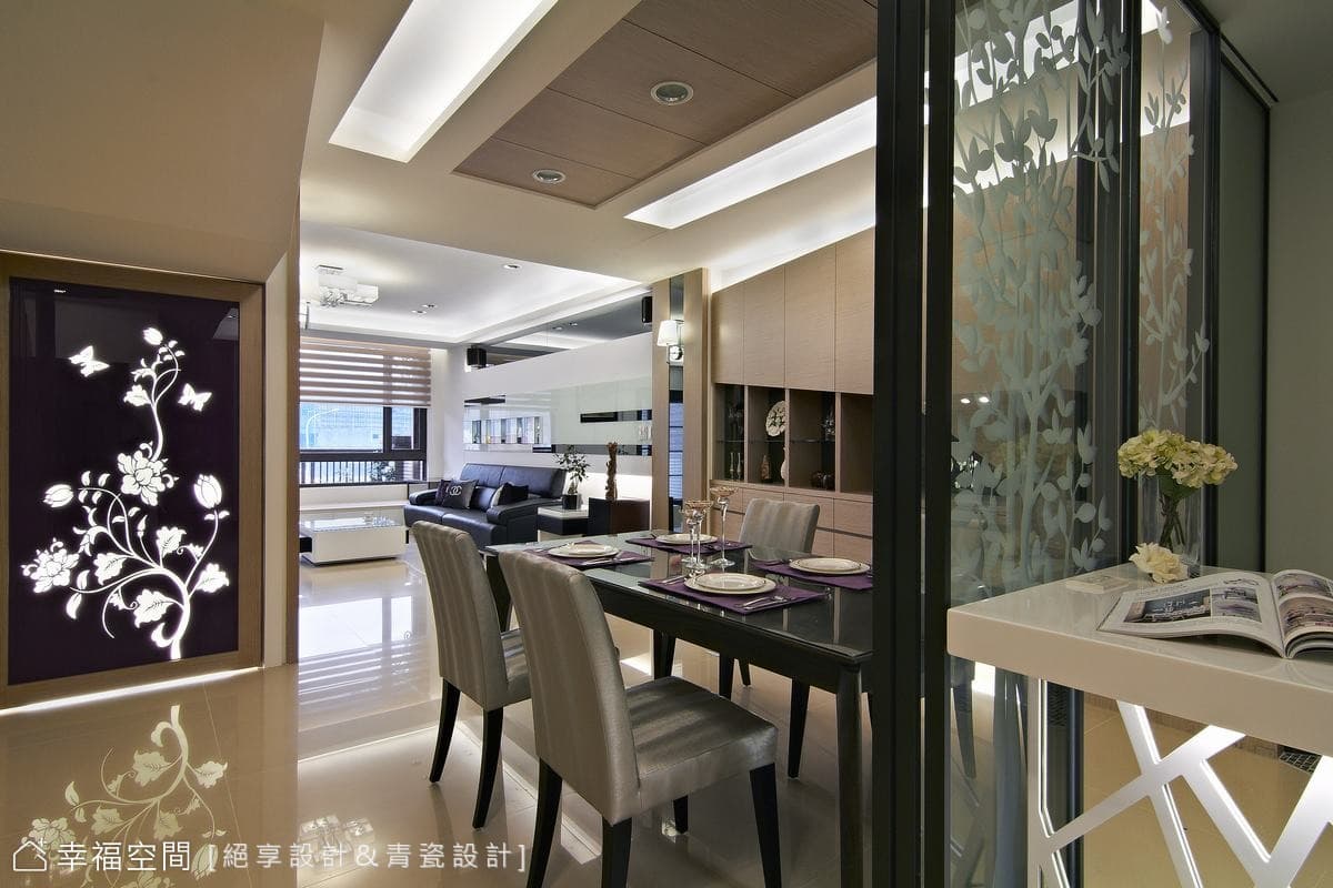 廚房望向餐廳